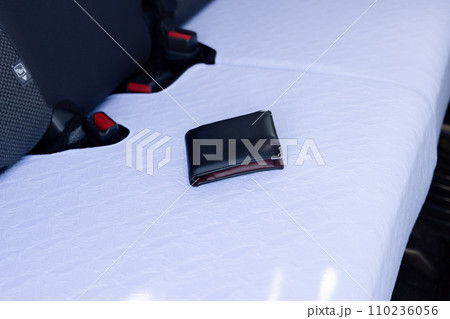 タクシー忘れ物 財布 タクシー忘れ物 財布 110236056