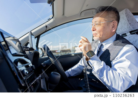 中高年男性 タクシードライバー 中高年男性 タクシードライバー 110236263