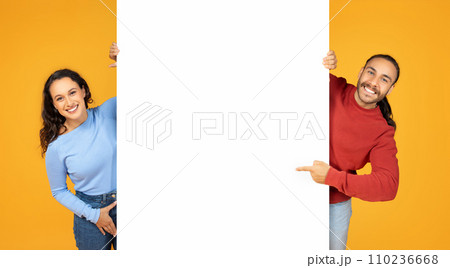 Happy millennial couple showing white blank advertising board 110236668
