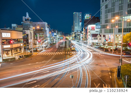 《愛知県》豊橋駅前の夜景 《愛知県》豊橋駅前の夜景 110238924