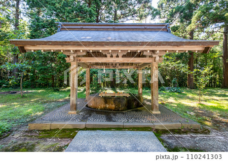 伯耆一ノ宮倭文神社 手水舎 鳥取県東伯郡湯梨浜町 伯耆一ノ宮倭文神社 手水舎 鳥取県東伯郡湯梨浜町 110241303