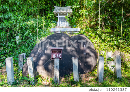 伯耆一ノ宮倭文神社　安産岩　鳥取県東伯郡湯梨浜町 110241387