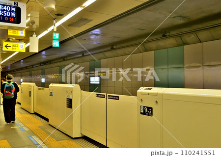 東北沢駅改札口 駅構内 小田急線 110241551