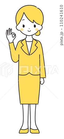 黄色｜OKマークのスーツの女性｜全身 110241610