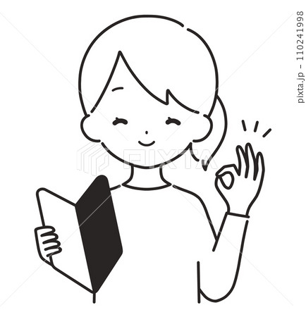 モノクロ|初心者マークを持つ私服の女性|OKサイン モノクロ|初心者マークを持つ私服の女性|OKサイン 110241998