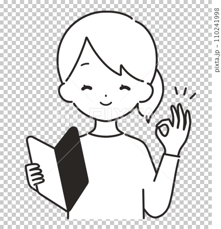 モノクロ|初心者マークを持つ私服の女性|OKサイン モノクロ|初心者マークを持つ私服の女性|OKサイン 110241998