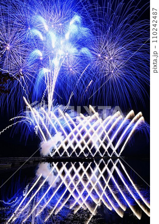 湖面のリフレクション 110242487