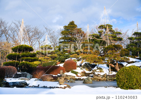 福島県郡山市の逢瀬公園の日本庭園 110243083