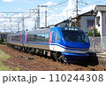 曽根駅を通過する上り特急スーパーはくと 110244308