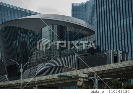 ビル 高層ビル 摩天楼 110245186