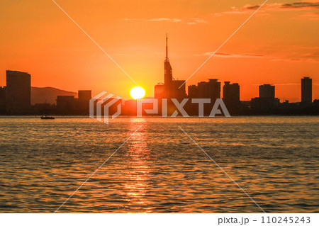 能古島から見た初日の出 110245243