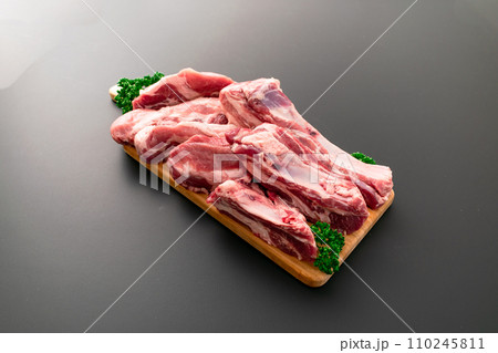 スペアリブ 110245811