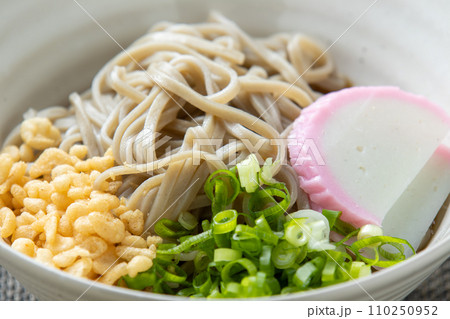 ぶっかけそば(冷)のアップ。 ぶっかけそば(冷)のアップ。 110250952