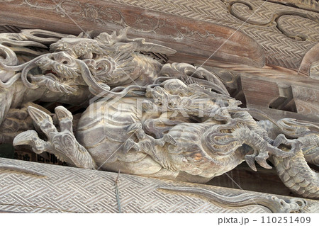 箭弓稲荷神社の拝殿の彫刻【埼玉県東松山市】 箭弓稲荷神社の拝殿の彫刻【埼玉県東松山市】 110251409