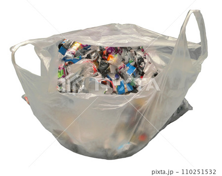 プラスチックの資源ゴミが入った半透明のポリ袋 プラスチックの資源ゴミが入った半透明のポリ袋 110251532