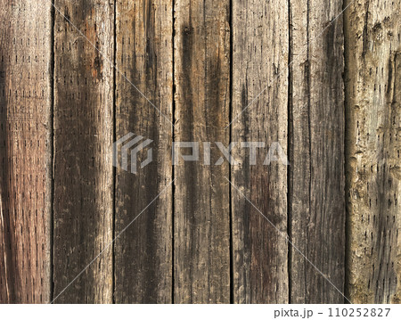 明るい茶色の木目のある枕木を並べた外構の表面の背景画像 110252827