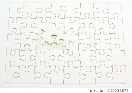 白無地のパズル 110252875