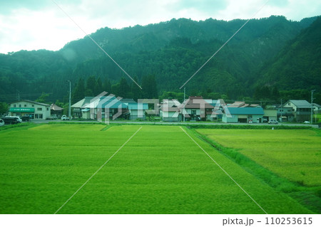 只見線から見る田園風景 110253615