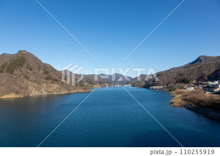 不動大橋から見る八ッ場あがつま湖 群馬県長野原町 不動大橋から見る八ッ場あがつま湖 群馬県長野原町 110255919