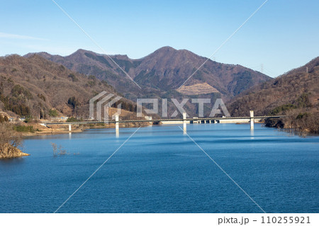 不動大橋から見る八ッ場あがつま湖 群馬県長野原町 不動大橋から見る八ッ場あがつま湖 群馬県長野原町 110255921