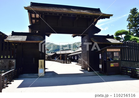 箱根町　箱根関所の江戸口御門 110256516