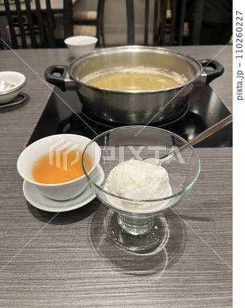 タイすき焼きの後のデザートアイス 110260227