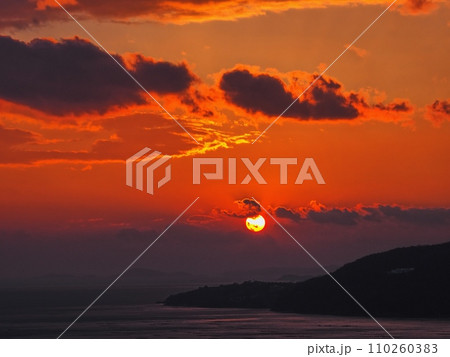 万葉の岬から見る播磨灘の夕景 110260383
