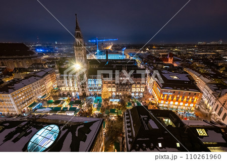 ドイツ・ミュンヘンクリスマスマーケット 110261960