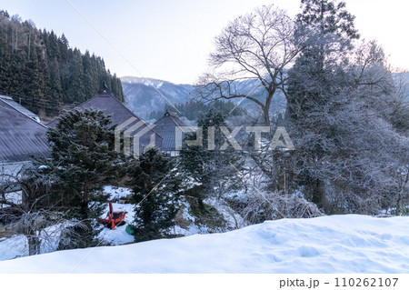 《長野県》冬の青鬼集落・日本の原風景 110262107