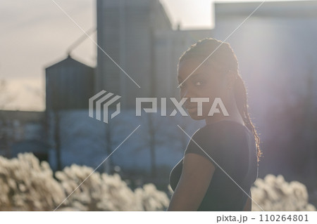 City Glow: Sunset Ambiance and Urban Dreams 110264801