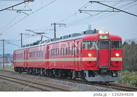 函館本線 深川ー妹背牛 JR北海道 711系 S-107編成(札幌) 函館本線 深川ー妹背牛 JR北海道 711系 S-107編成(札幌) 110264820