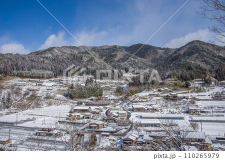 日本で最も美しい村「岐阜県下呂市馬瀬村」冬景色 110265979