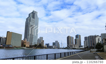 隅田川から見た中央大橋 隅田川から見た中央大橋 110266780
