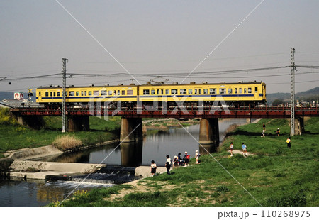 1987年　福塩線の105系電車 110268975