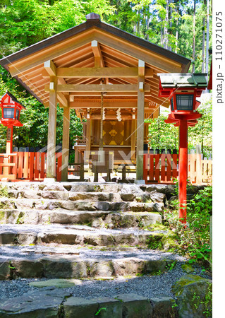 京都　新緑の貴船神社　中宮　結社（京都府京都市） 110271075