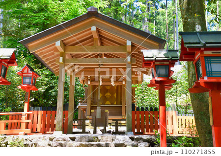 京都　新緑の貴船神社　中宮　結社（京都府京都市） 110271855