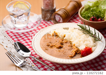 濃厚バター チキンカレー　生クリームとトマトとハーブのコク深い味わい 110272162