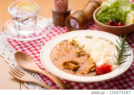 濃厚バター チキンカレー　生クリームとトマトとハーブのコク深い味わい 110272167