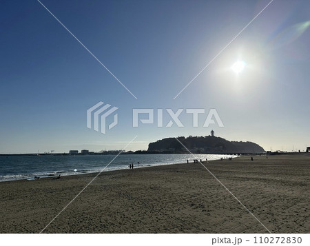 海と江の島とシーキャンドル 110272830