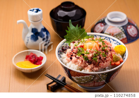 ねぎとろ丼 まぐろのたたき丼 ねぎとろ丼 まぐろのたたき丼 110274858