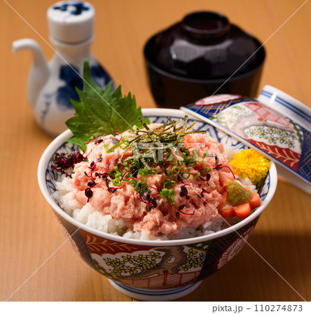 ねぎとろ丼 まぐろのたたき丼 ねぎとろ丼 まぐろのたたき丼 110274873