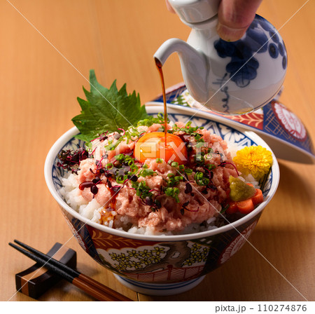 ねぎとろ丼 まぐろのたたき丼 ねぎとろ丼 まぐろのたたき丼 110274876