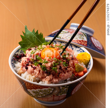 ねぎとろ丼 まぐろのたたき丼 ねぎとろ丼 まぐろのたたき丼 110274879