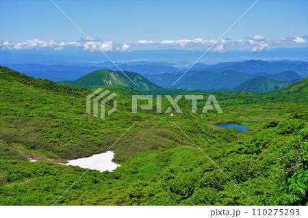 焼石岳8合目からの焼石沼と横手盆地 焼石岳8合目からの焼石沼と横手盆地 110275293