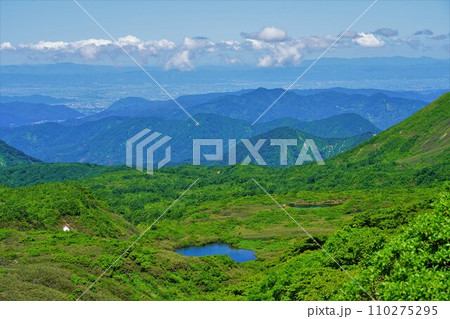 焼石岳8合目からの焼石沼と横手盆地 焼石岳8合目からの焼石沼と横手盆地 110275295