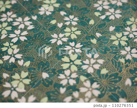 和紙 折り紙 花柄 背景素材 和紙 折り紙 花柄 背景素材 110276351