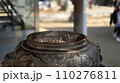 日本の神社の香炉 110276811