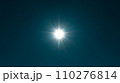 青空の太陽光 110276814