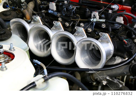 吸気ファンネルを付けた4連スロットル・4AGエンジン 吸気ファンネルを付けた4連スロットル・4AGエンジン 110276832