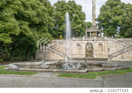 golden peace angel Friedensengel in Muenchen City Statue Munich fountain 110277181